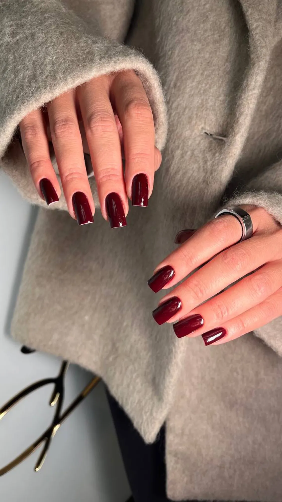 Bordowy manicure hybrydowy