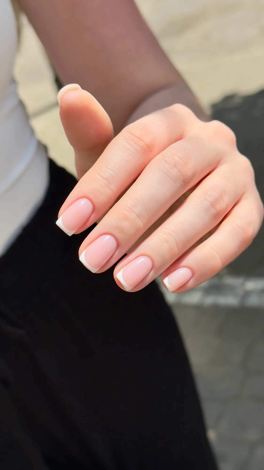 Delikatny french manicure