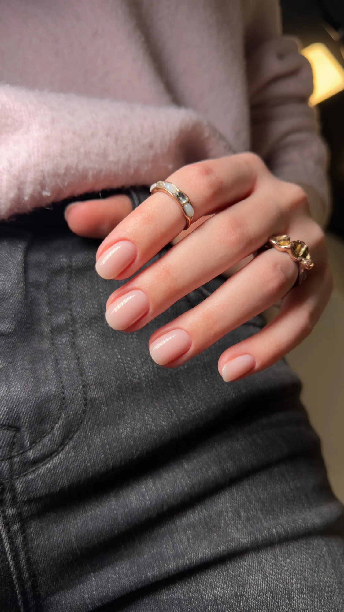 Naturalny nude manicure