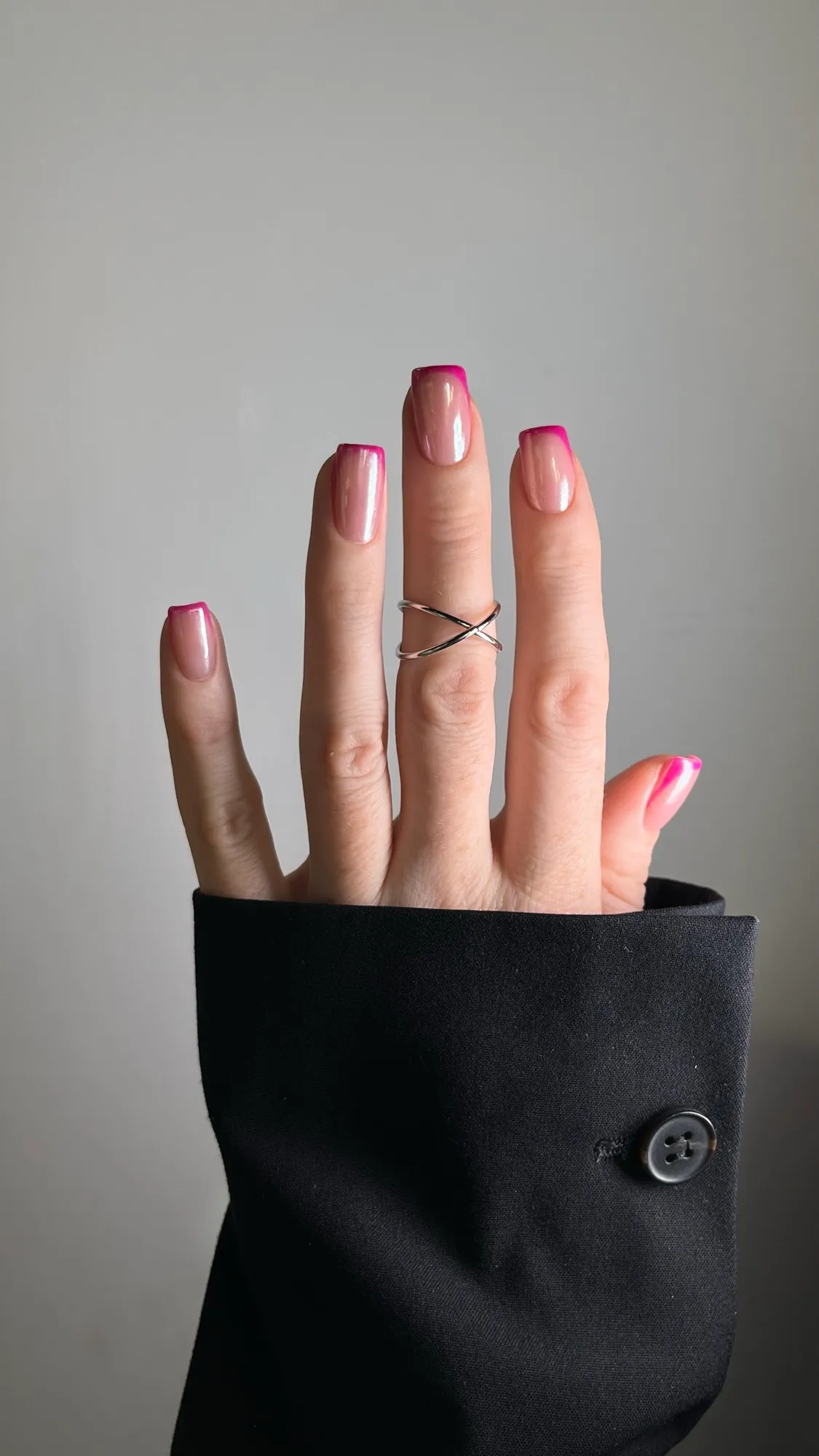 Różowy chrome manicure